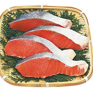 チリ産 塩銀サケ切身 100g当り