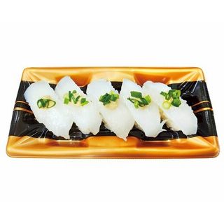 肝醤油で食べるイカにぎり寿司