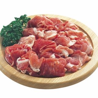 ガツ盛りシールが目印!カナダ産 麦うらら豚 豚肩切落し 100g当り