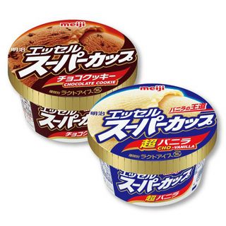 エッセルスーパーカップ(超バニラ・チョコクッキー、各200ml)